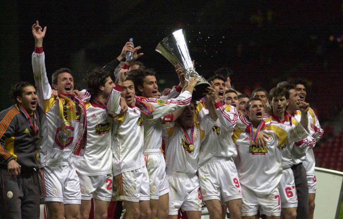17 Mayıs 2000 UEFA kupası Galatasaraylı oyuncuların ellerinde!