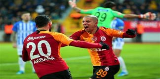 Emre Akbaba ve Feghouli'nin gol sevinci...